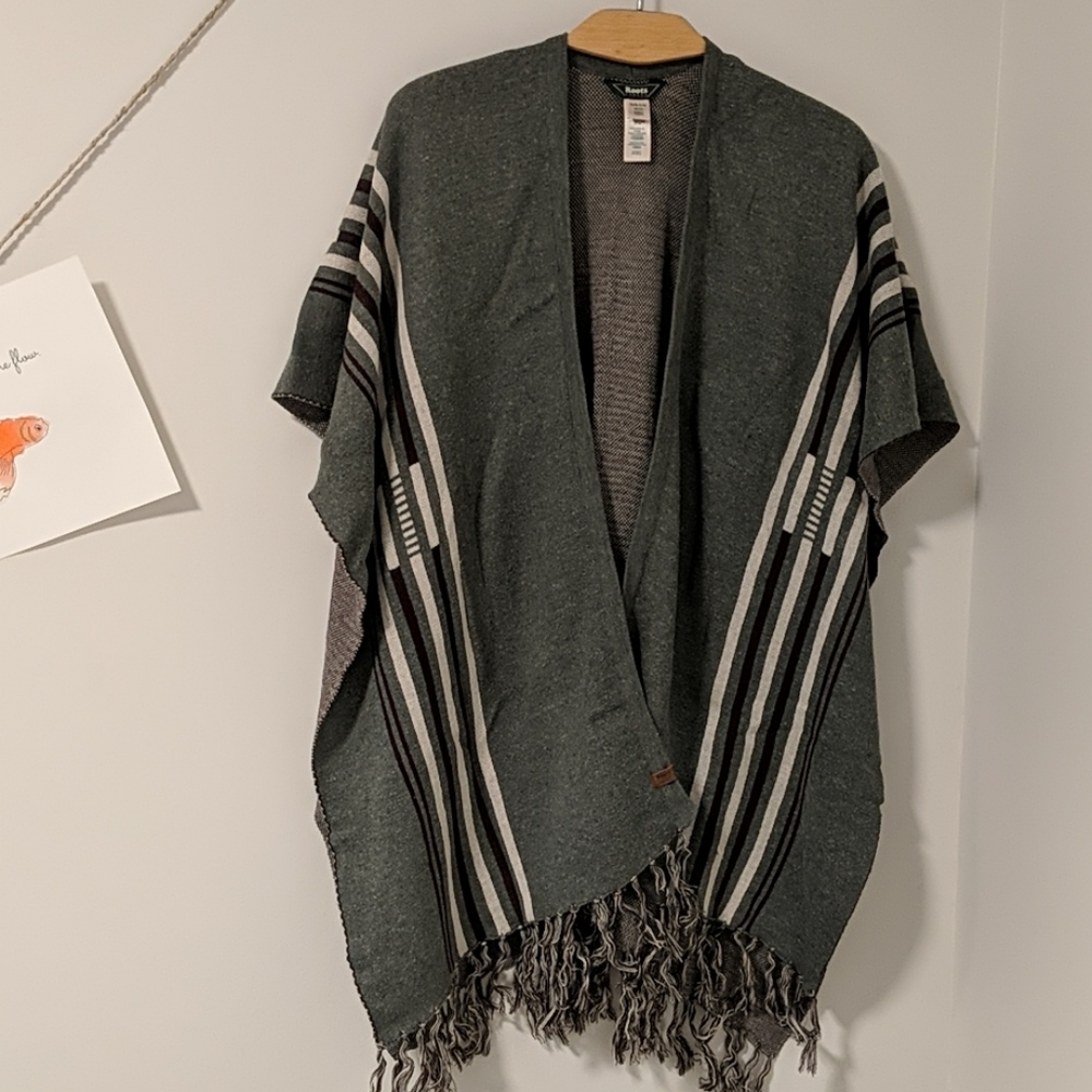 Roots poncho